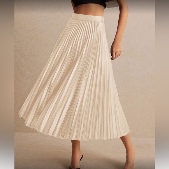Elegant Apricot Pleated Skirt